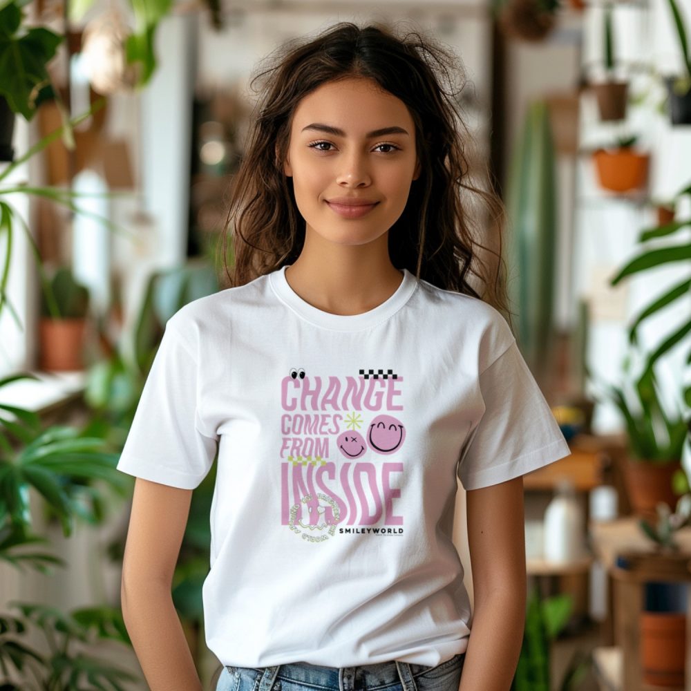 T-shirt femme Smiley World avec un design de Smiley World Chance Comes From Inside noir